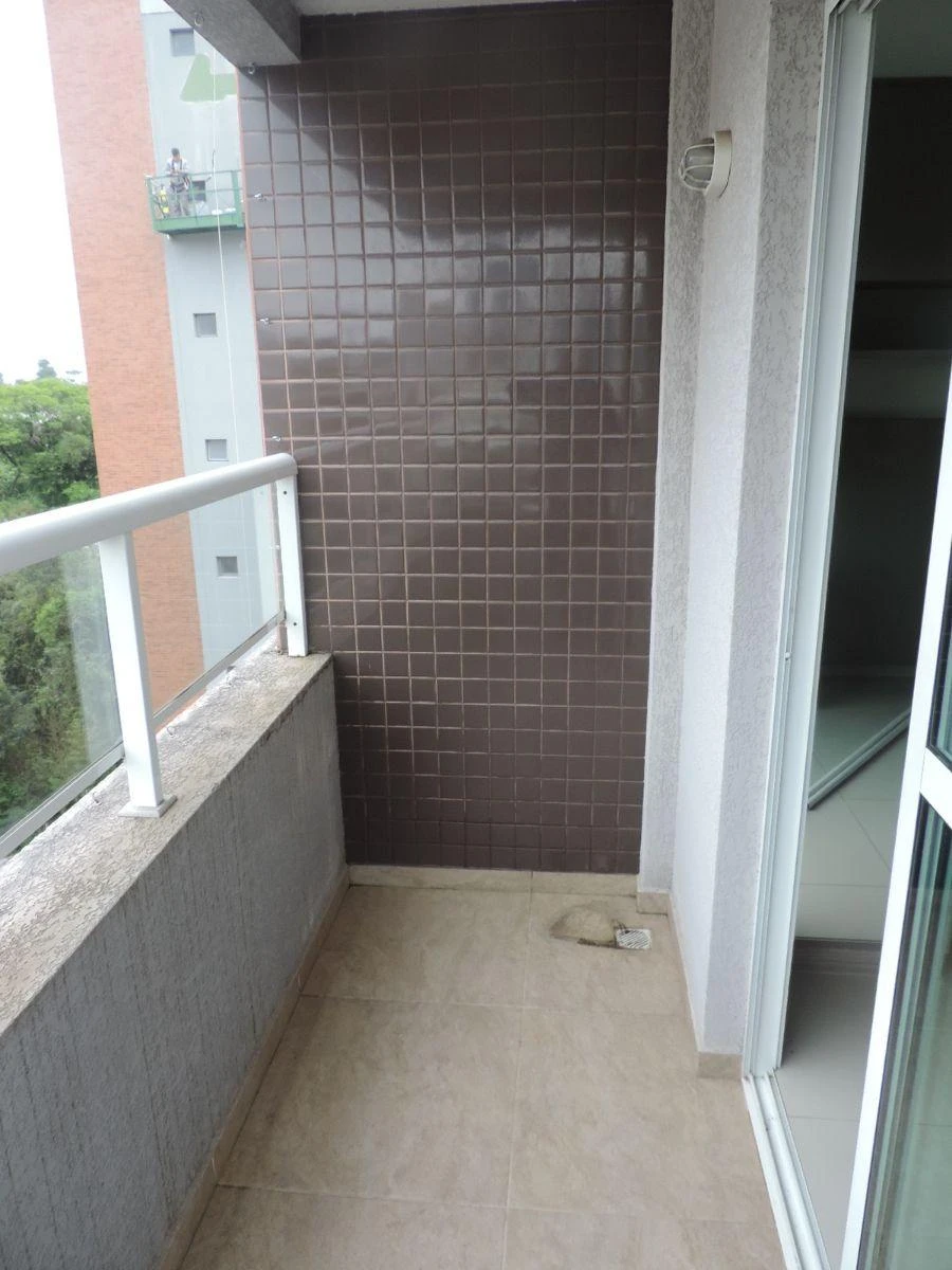 Glass-enclosed balcony in a 2-bedroom apartment, 70 m²
