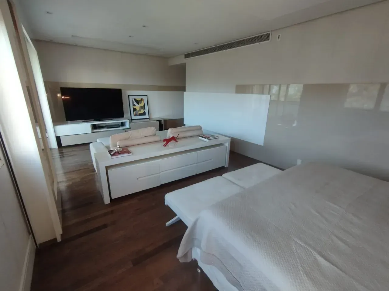 Apartamento sem mobília com 4 quartos e 5 banheiros — photo 16