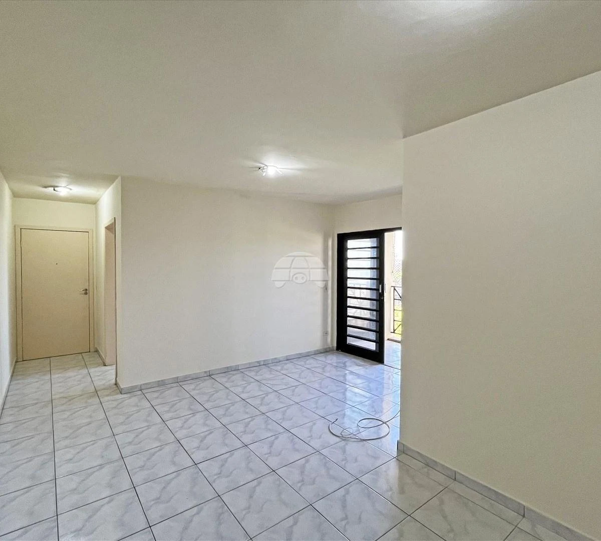 Balcony with a grill in a 3-bedroom apartment, 73 m² — photo 8