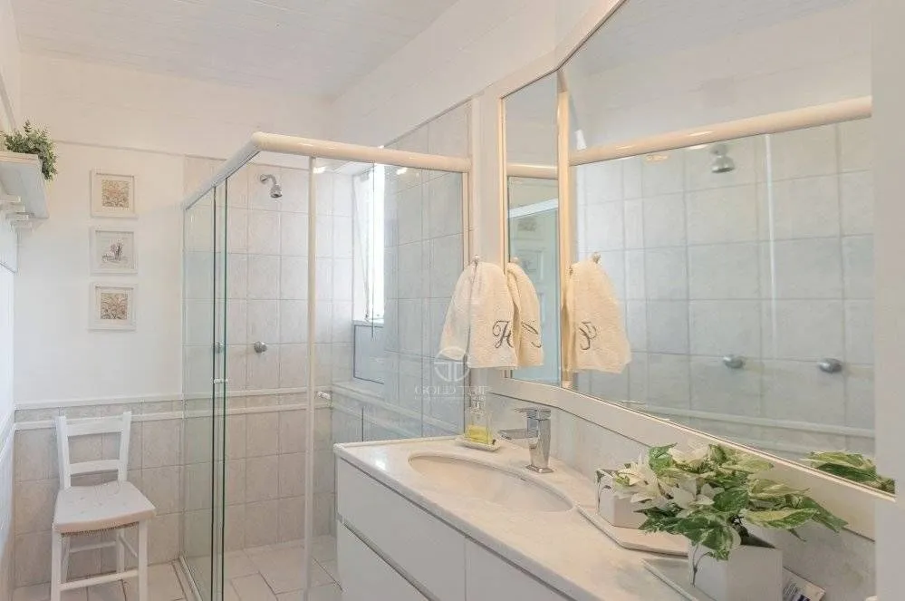 Casa mobiliada com 6 quartos e 3 suítes — photo 15