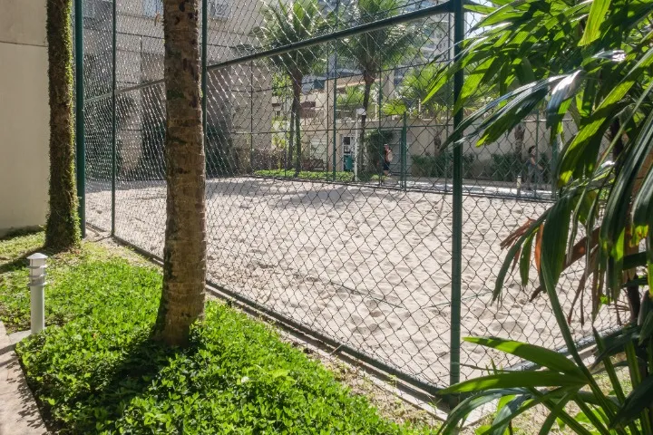 Glass-enclosed balcony in a 2-bedroom apartment, 78 m² — photo 20