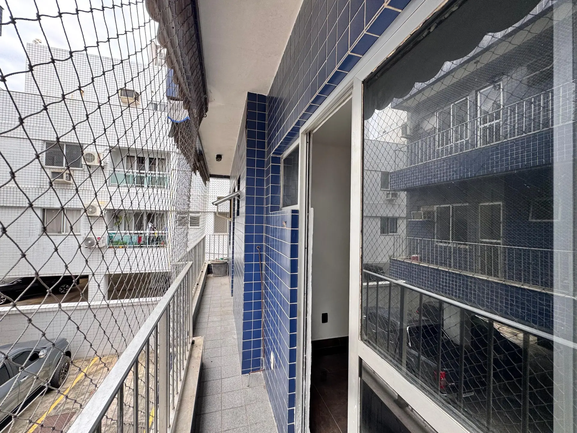 3-bedroom apartment with a balcony and laundry area — photo 37
