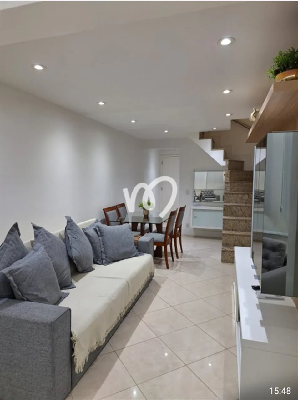 Reformed rooftop home with built-in wardrobes and 3 bedrooms — photo 9