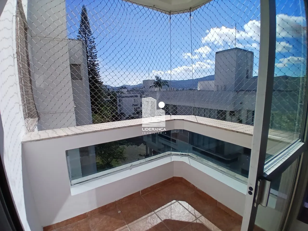 Apartamento de 3 dormitórios com cozinha a gás, 154 m² — photo 17