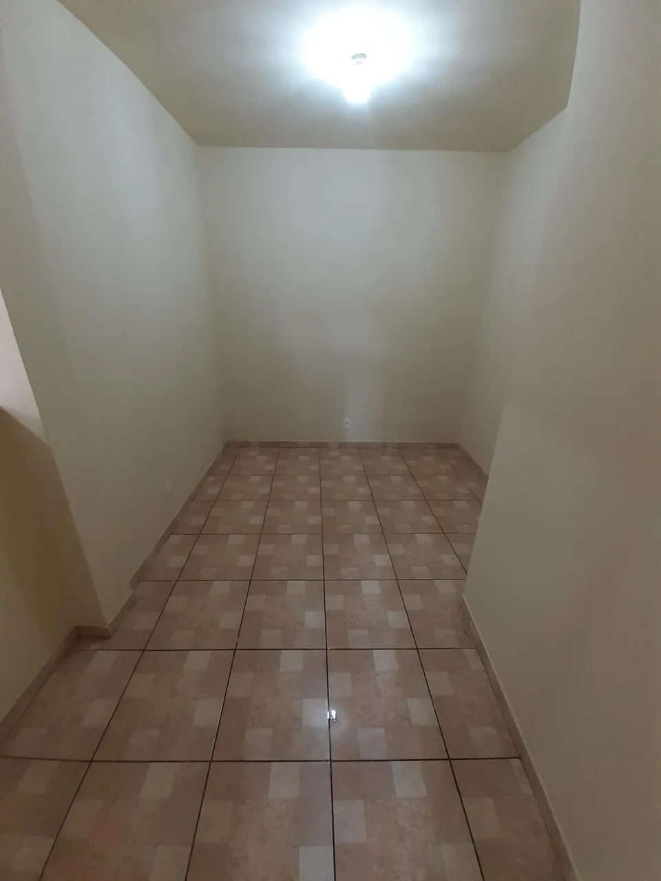 Unfurnished house with a closed kitchen and gas stove — photo 3