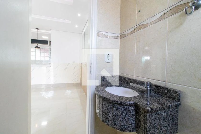 3-bedroom house with a glass-enclosed balcony — photo 32
