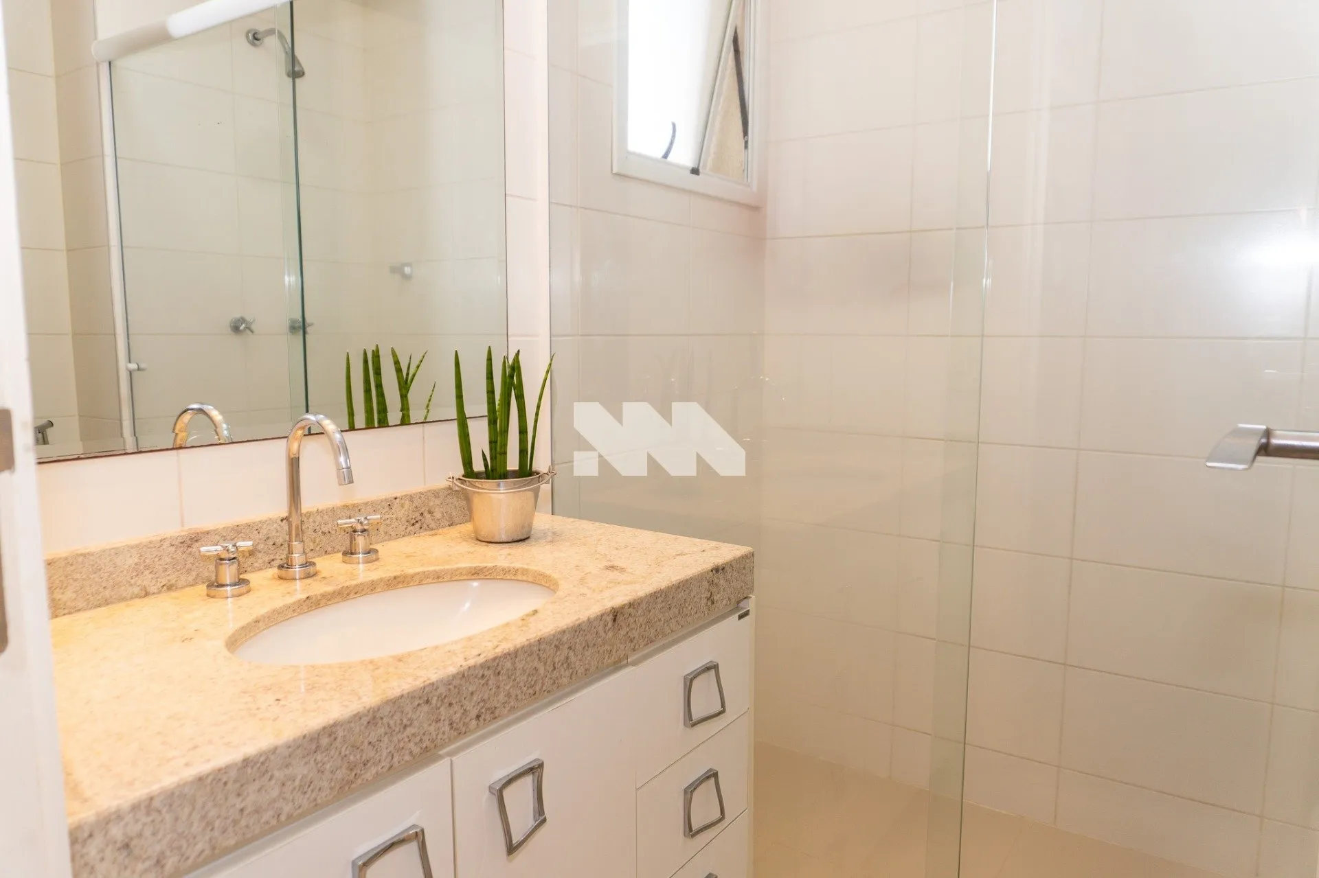 Semi-furnished apartment with 3 bedrooms and balcony grill — photo 42