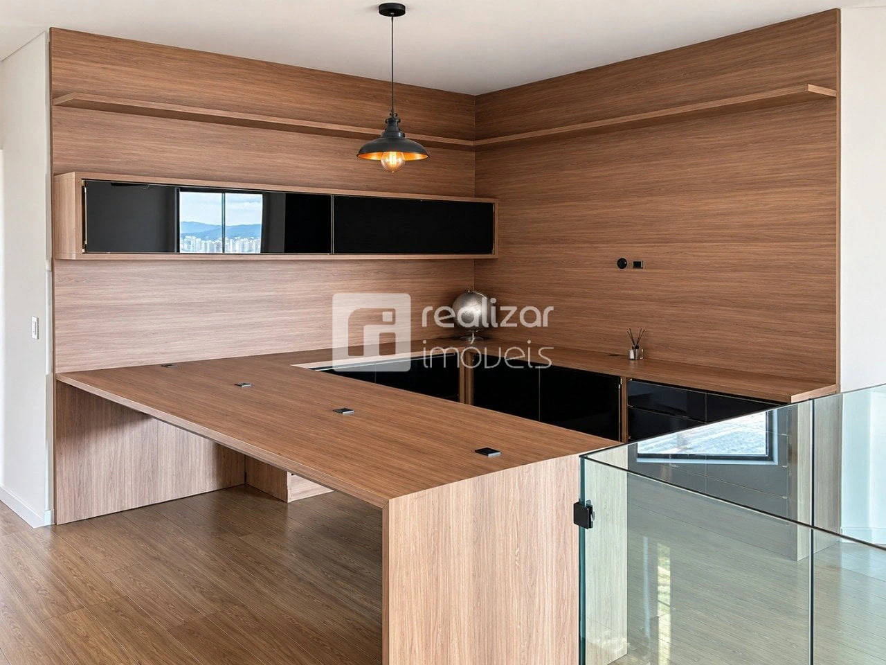 Floor-to-ceiling windows in a 4-bedroom house, 292 m² — photo 13
