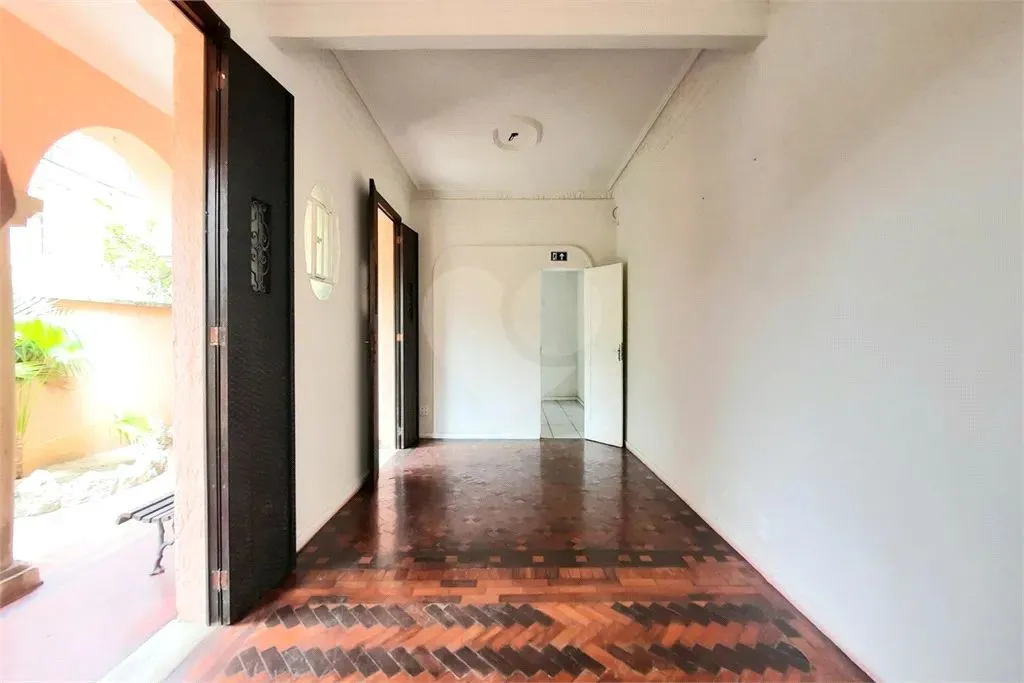 Casa sem mobília com cozinha separada e 5 quartos — photo 11