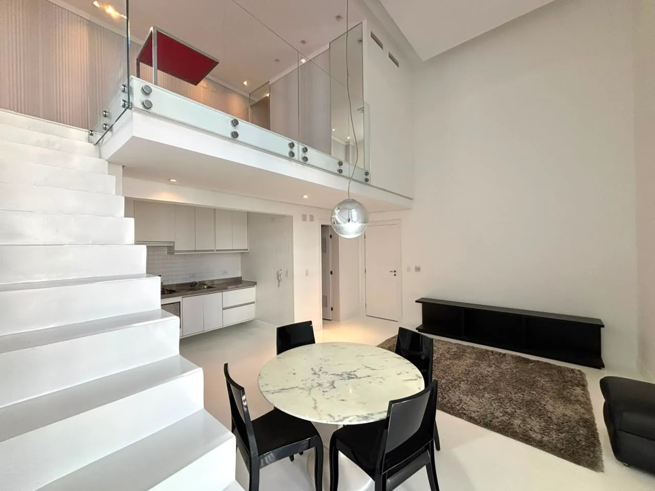 90 m² loft with 1 parking spot and suite — photo 2