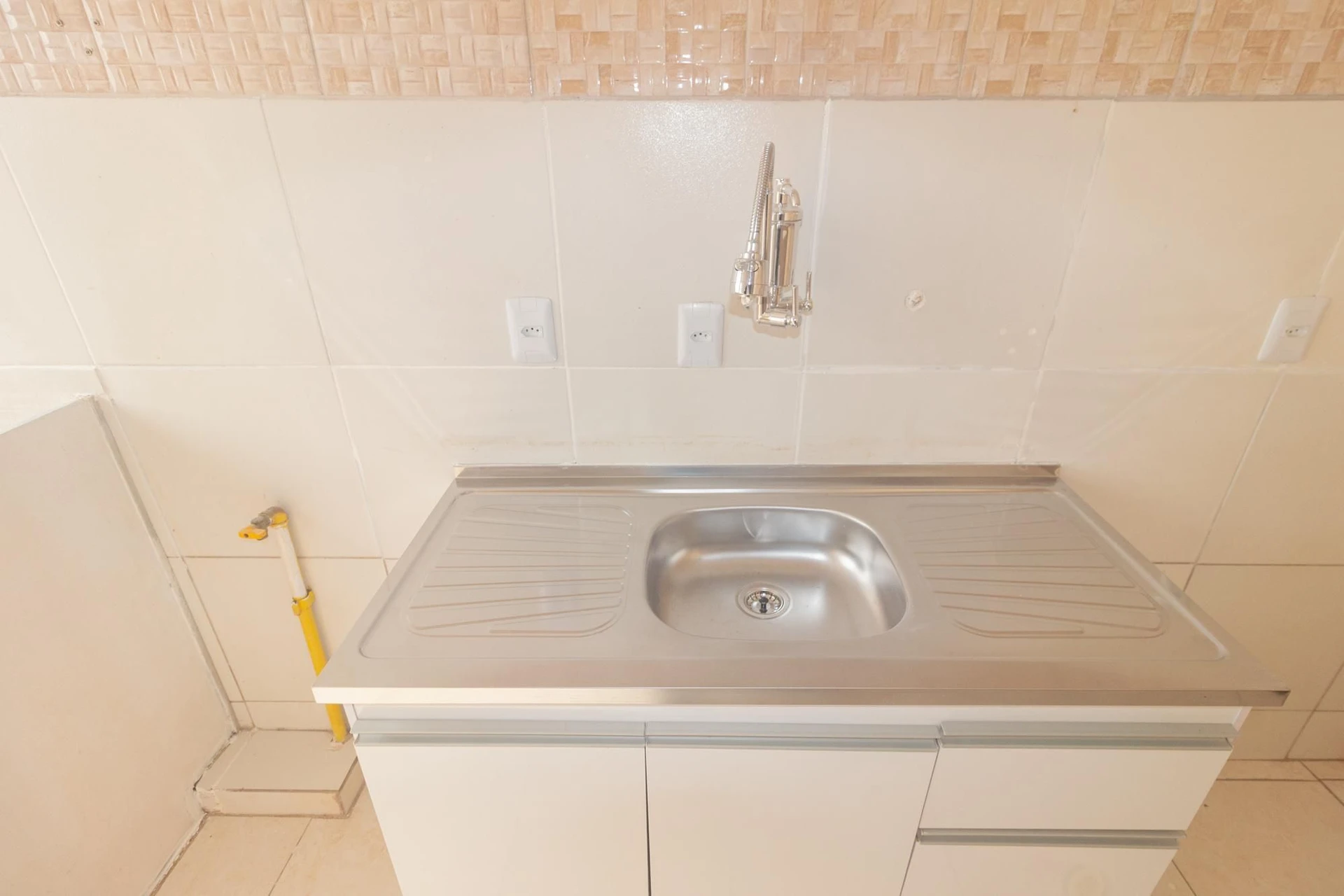 Unfurnished apartment with 2 bedrooms and open-air pool — photo 42