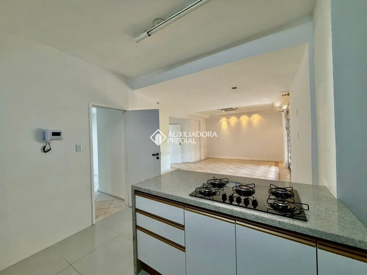 Робоче місце та 5 спалень: будинок 320 м² — photo 13