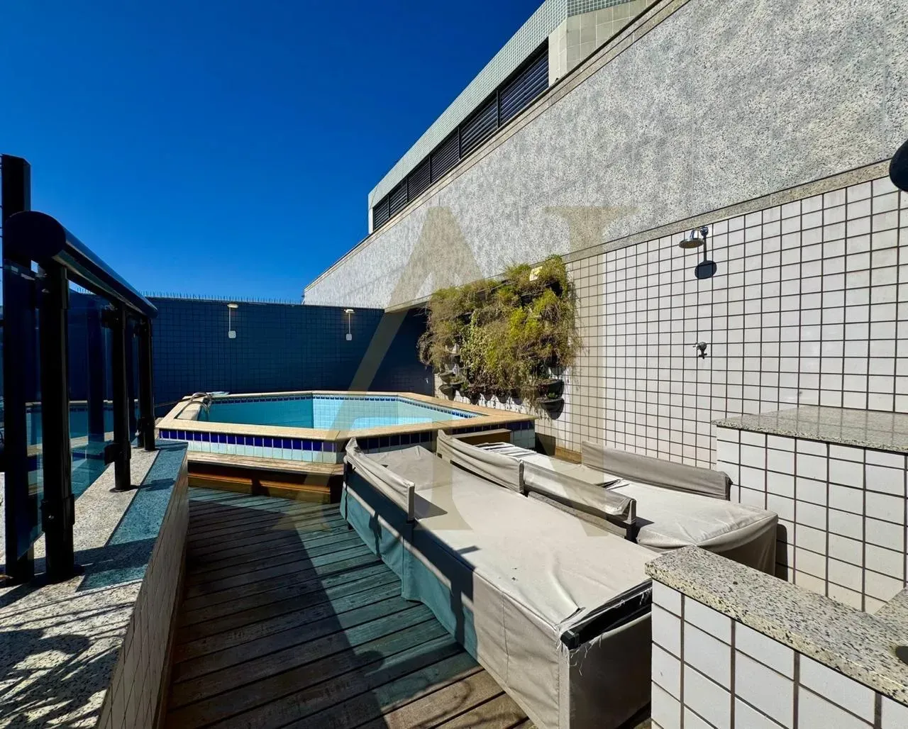 Furnished apartment with 4 bedrooms and 5 bathrooms — photo 43