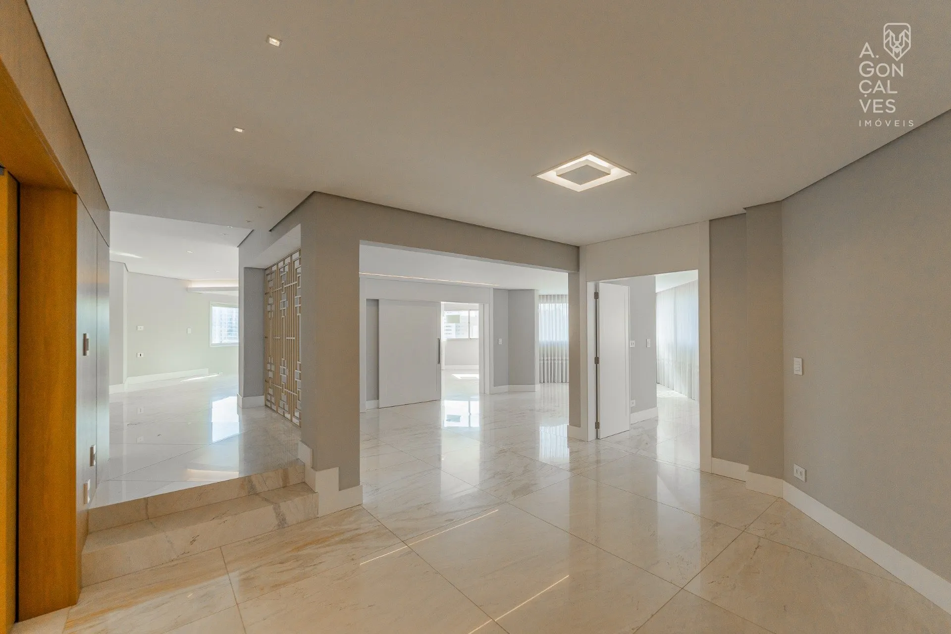479 m² apartment with 4 bedrooms and 4 parking spaces — photo 16