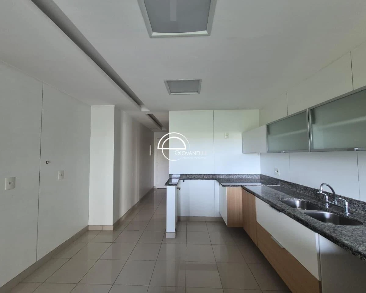 4-bedroom apartment with floor-to-ceiling windows — photo 5