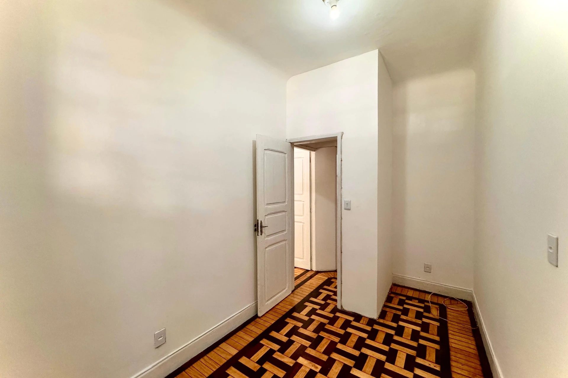 Невмебльована квартира з 3 спальнями і балконом — photo 4