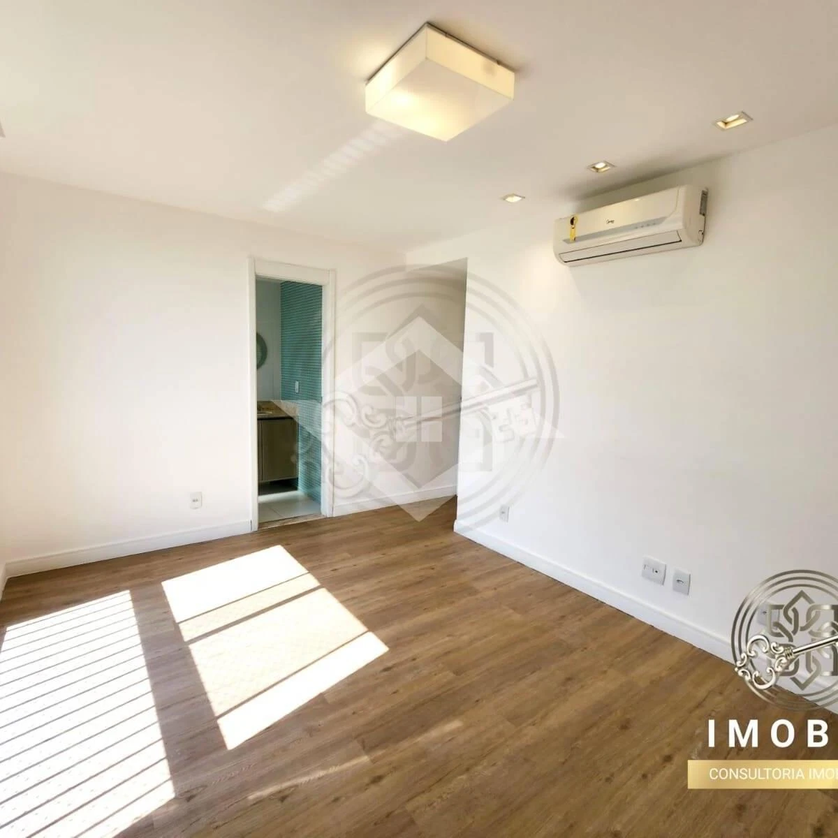 166 m² apartment with 3 bedrooms and a balcony — photo 4