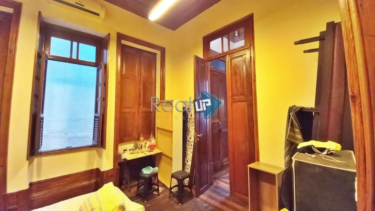 Colonial-style house with 3 bedrooms and a balcony — photo 55