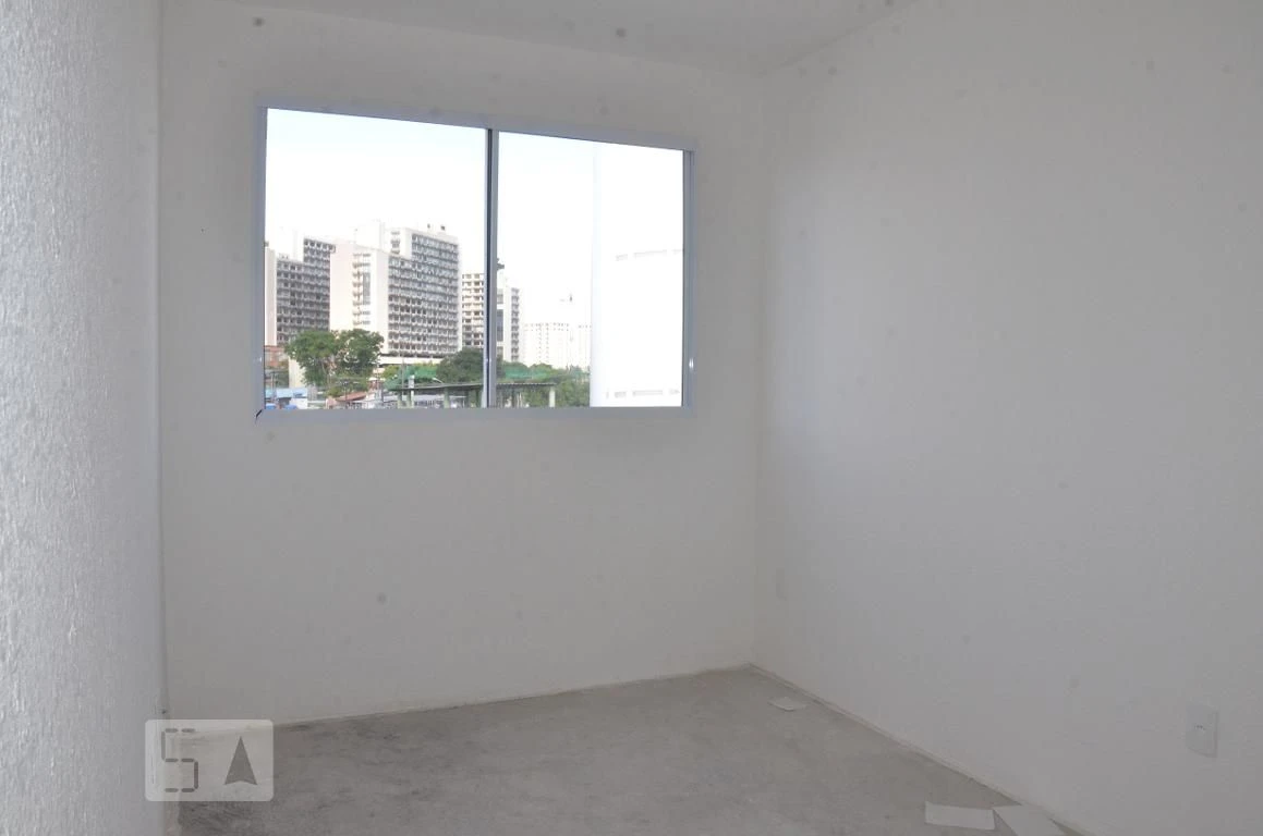 Balcony with a grill in a 2-bedroom apartment, 45 m² — photo 11