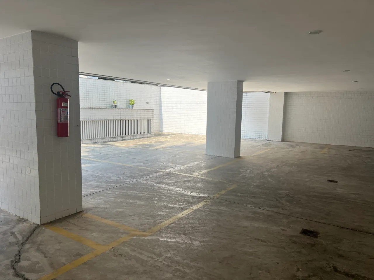 Unfurnished apartment with 3 bedrooms and 3 bathrooms — photo 14