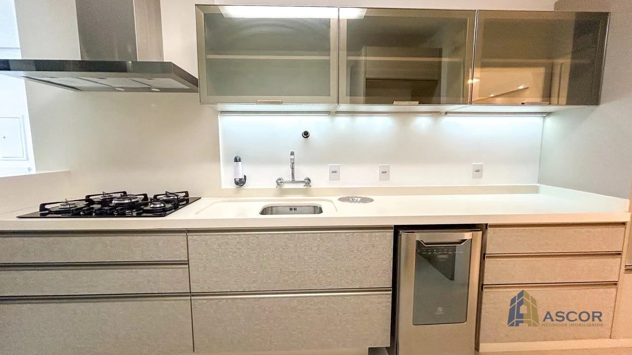 3-bedroom apartment with a bathtub in Florianópolis — photo 5