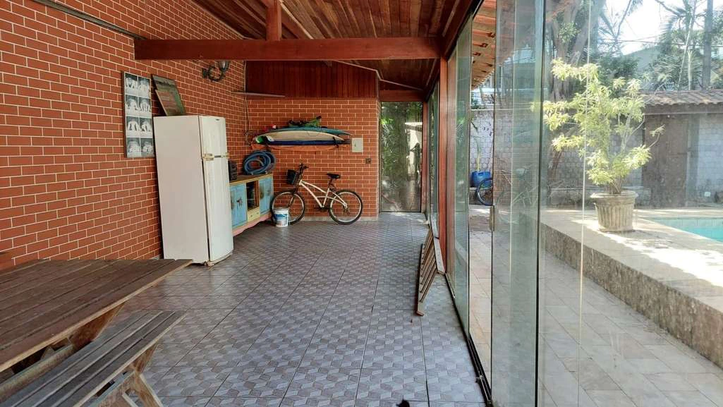 House with 3 bedrooms and a private BBQ area — photo 14