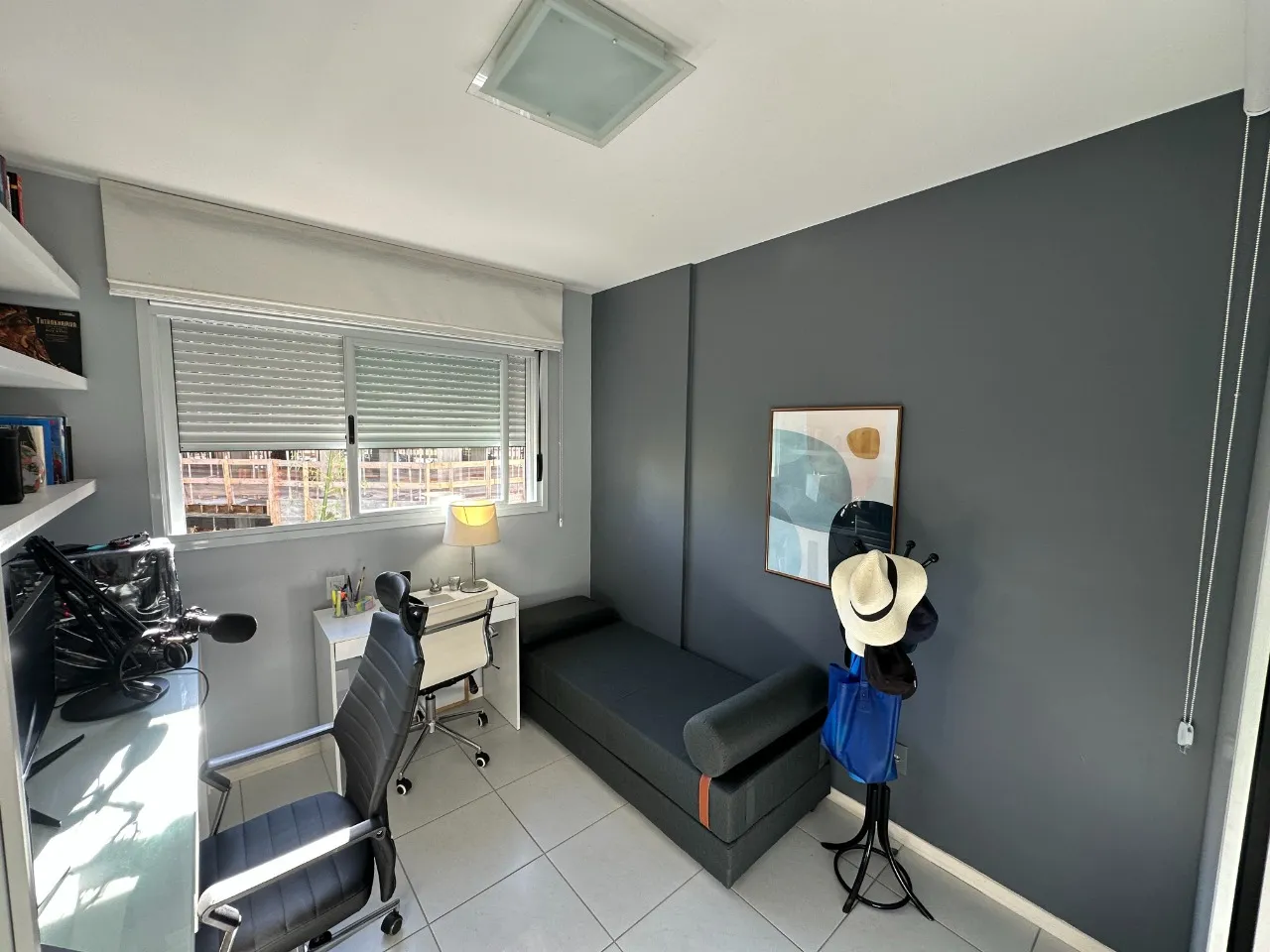 2-bedroom apartment with a glass-enclosed balcony — photo 11
