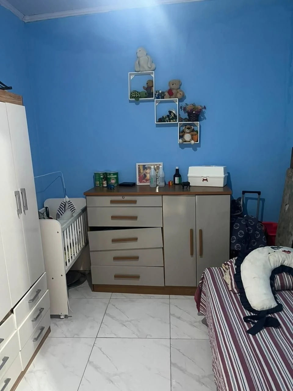 Casa mobiliada com 2 quartos e varanda
