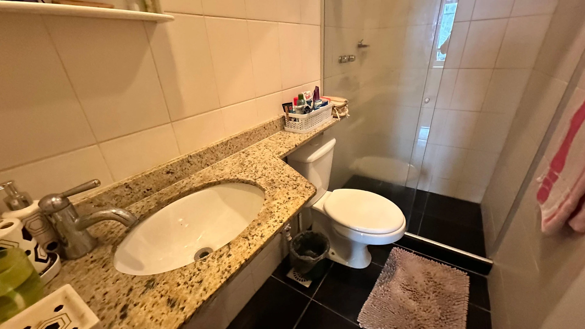Furnished 2-bedroom apartment with open-plan kitchen — photo 19