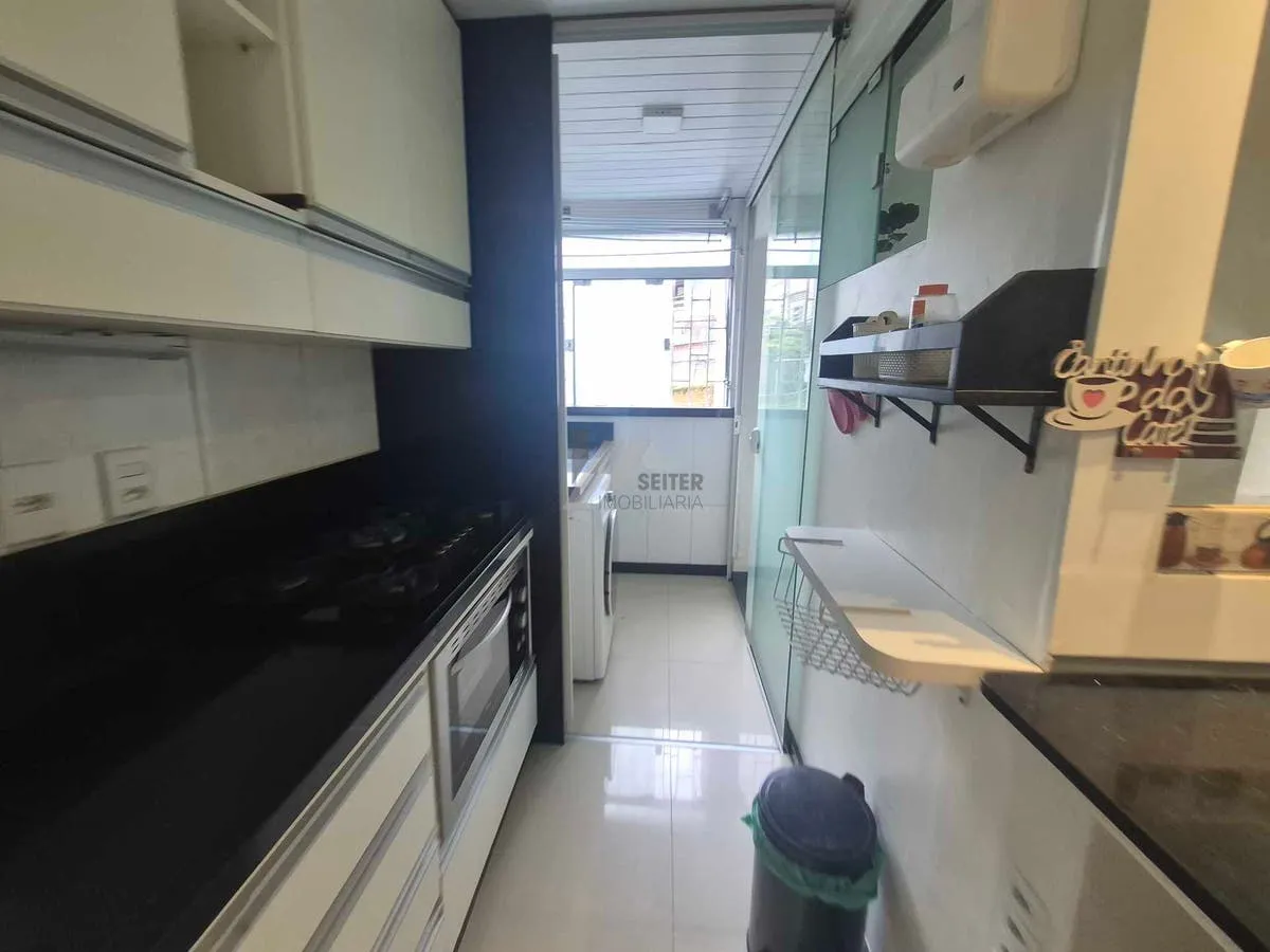 3-bedroom apartment with a glass-enclosed balcony — photo 10
