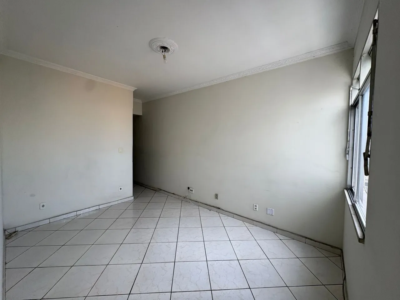 Unfurnished apartment with 2 bedrooms and 2 bathrooms