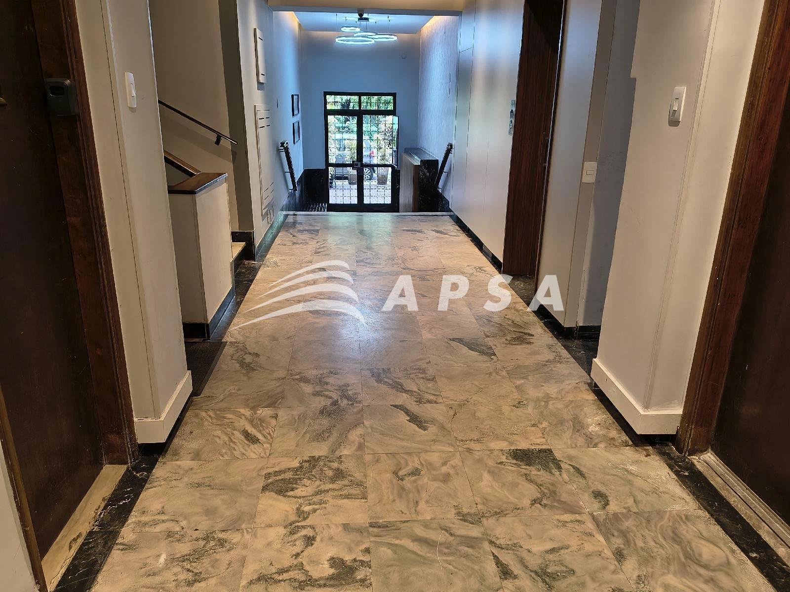 Квартира з 2 спальнями, у будинку є тренажерний зал — photo 26