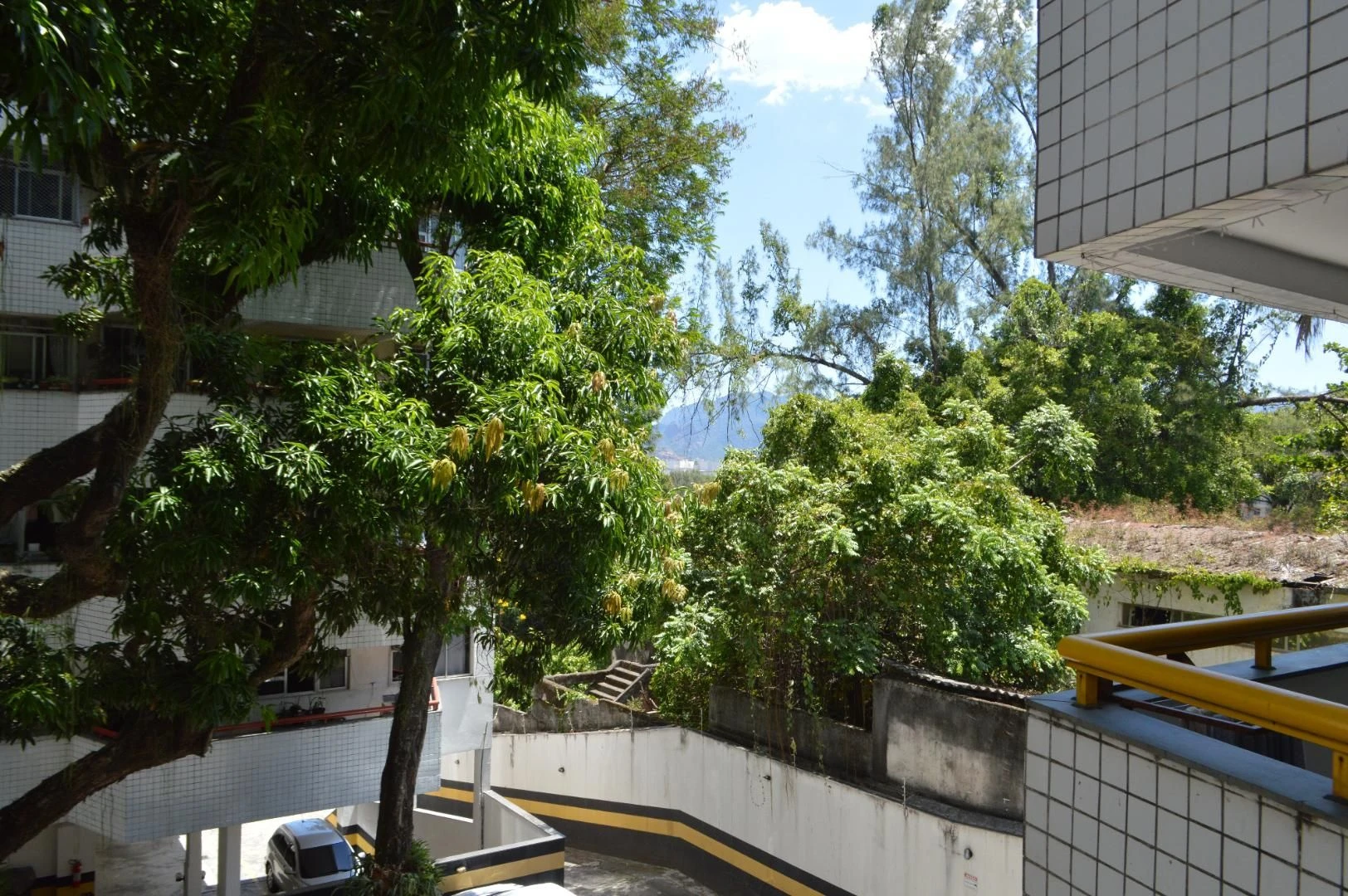 2-bedroom apartment with open-plan kitchen and balcony — photo 25