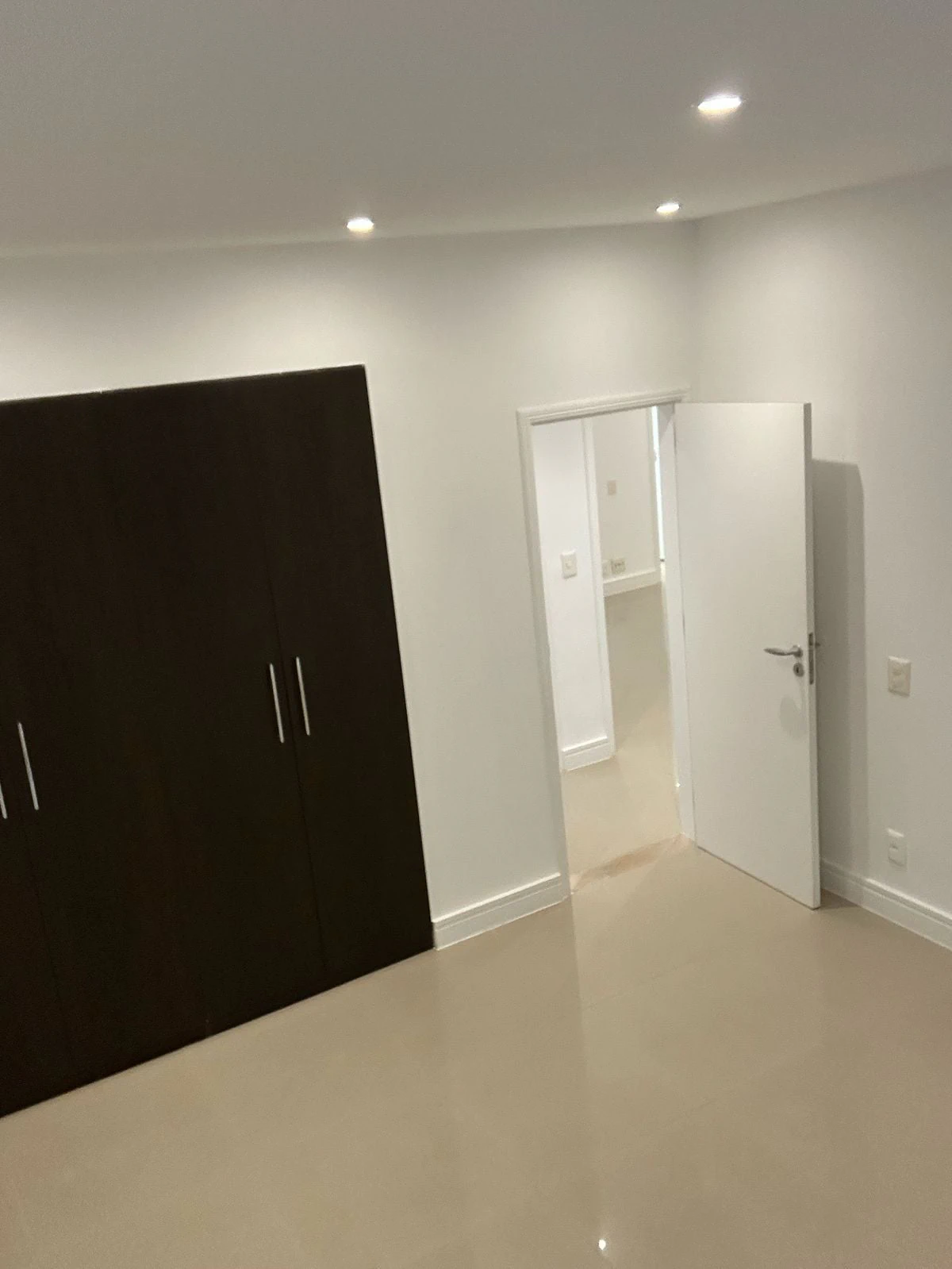208 m² apartment with a bathtub and a water view — photo 26