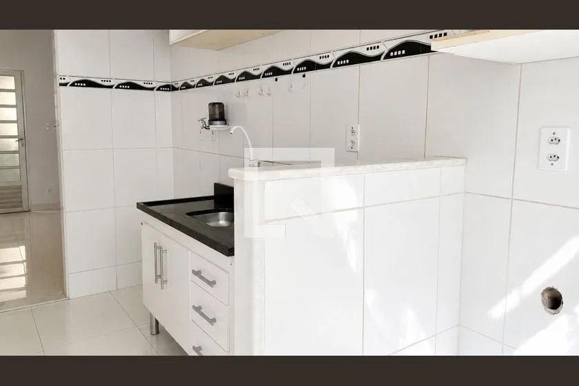 Apartamento de 2 quartos com cozinha fechada e fogão a gás — photo 2