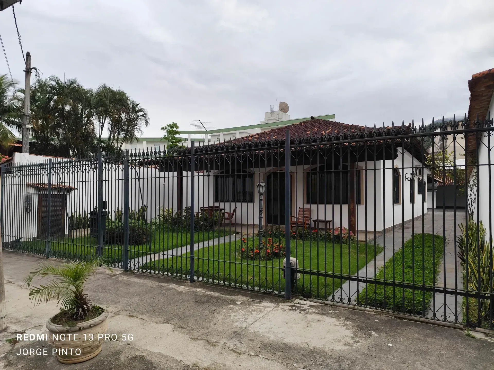Casa térrea mobiliada com 3 quartos e 5 banheiros
