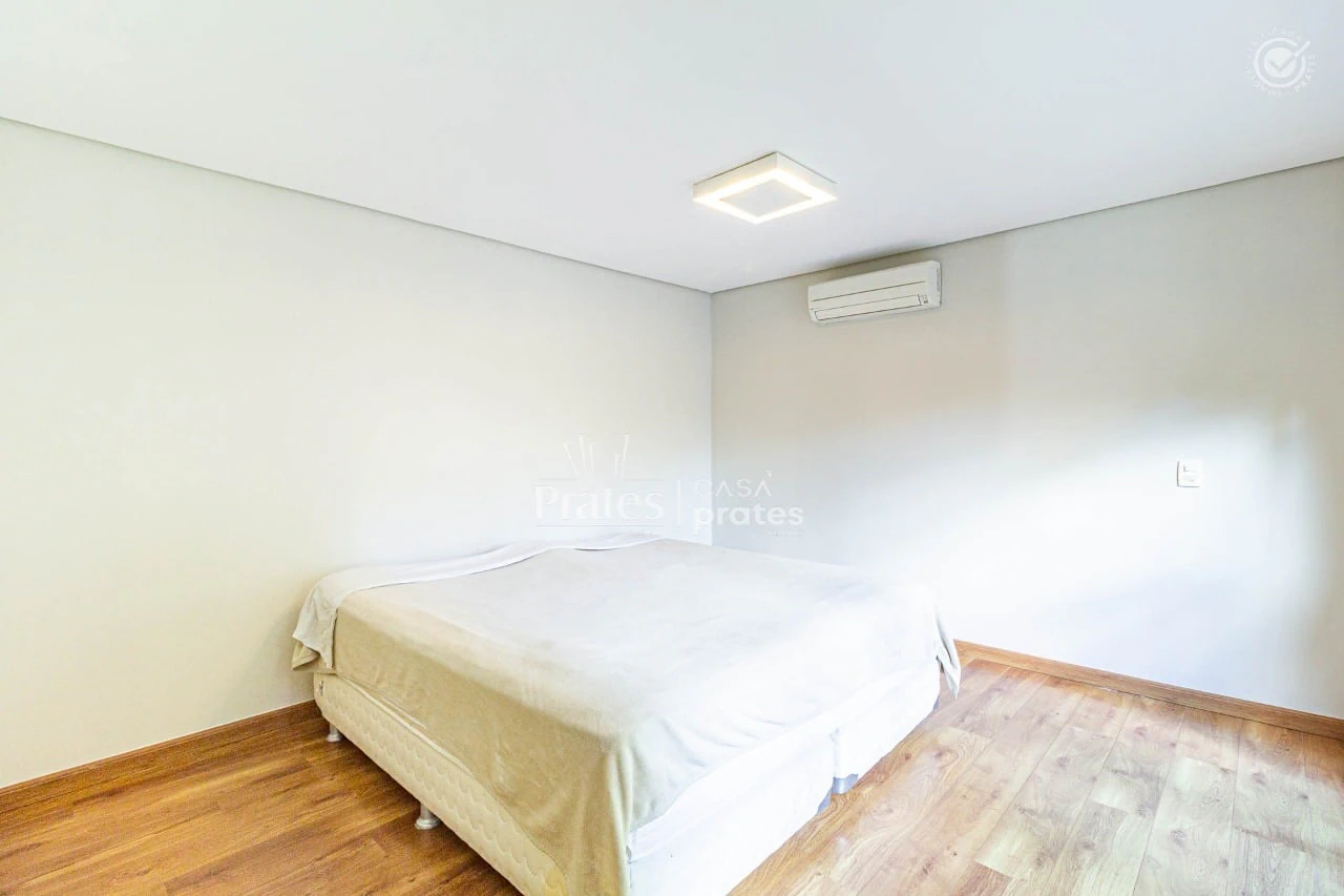 Closed-condo house with 4 bedrooms and 306 m² — photo 3