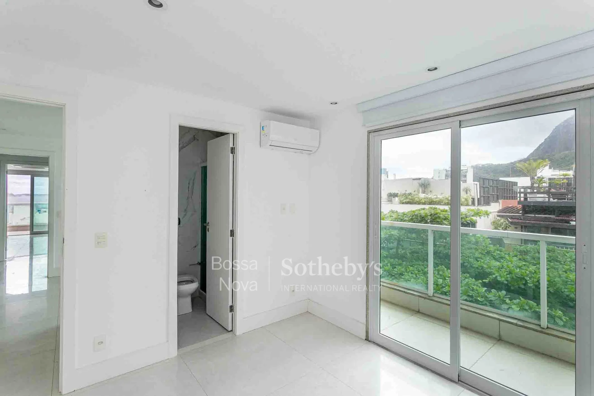 3-bedroom apartment with a private BBQ — photo 15