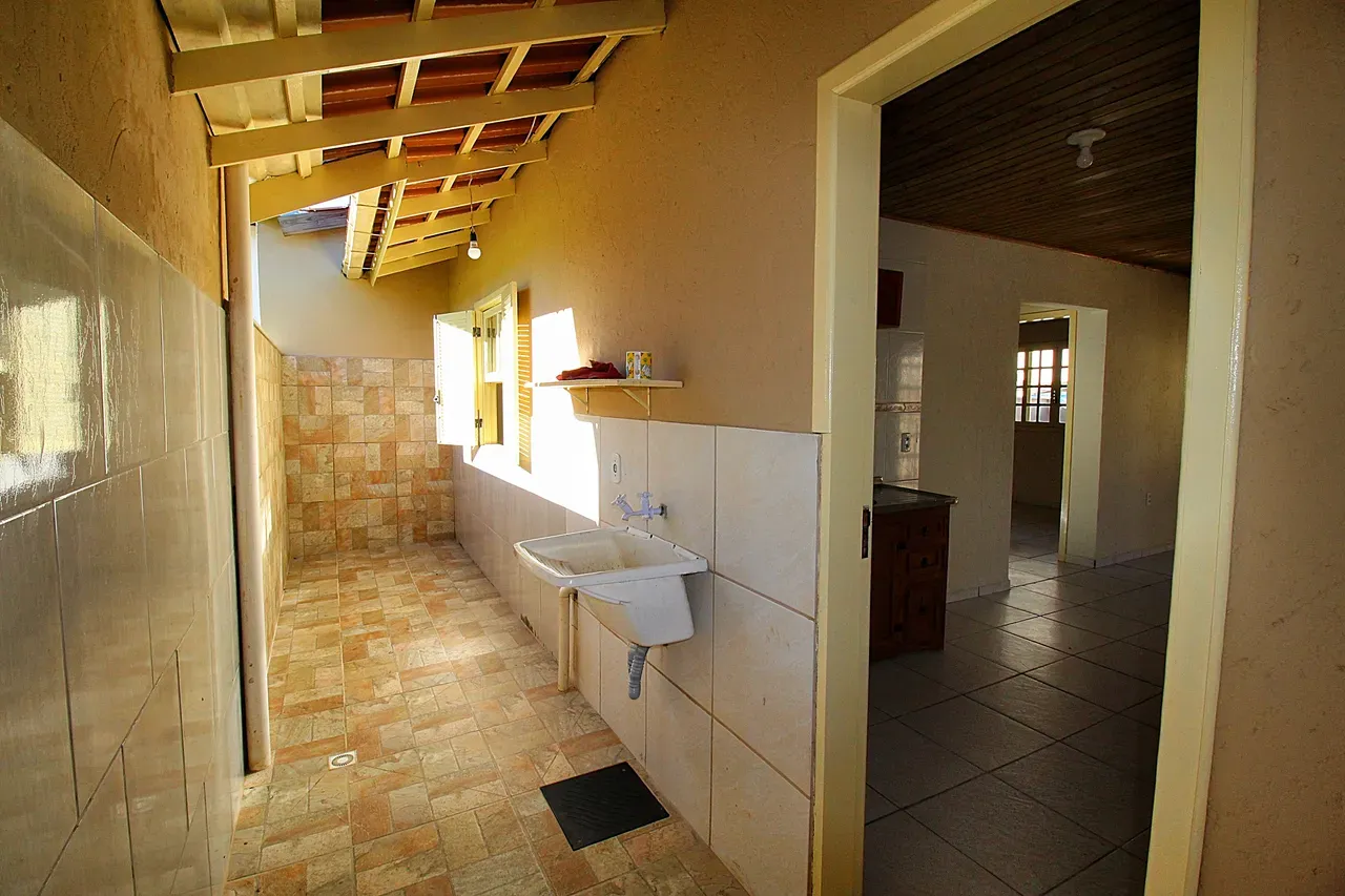 Balcony with a grill in a 2-bedroom house, 60 m² — photo 2