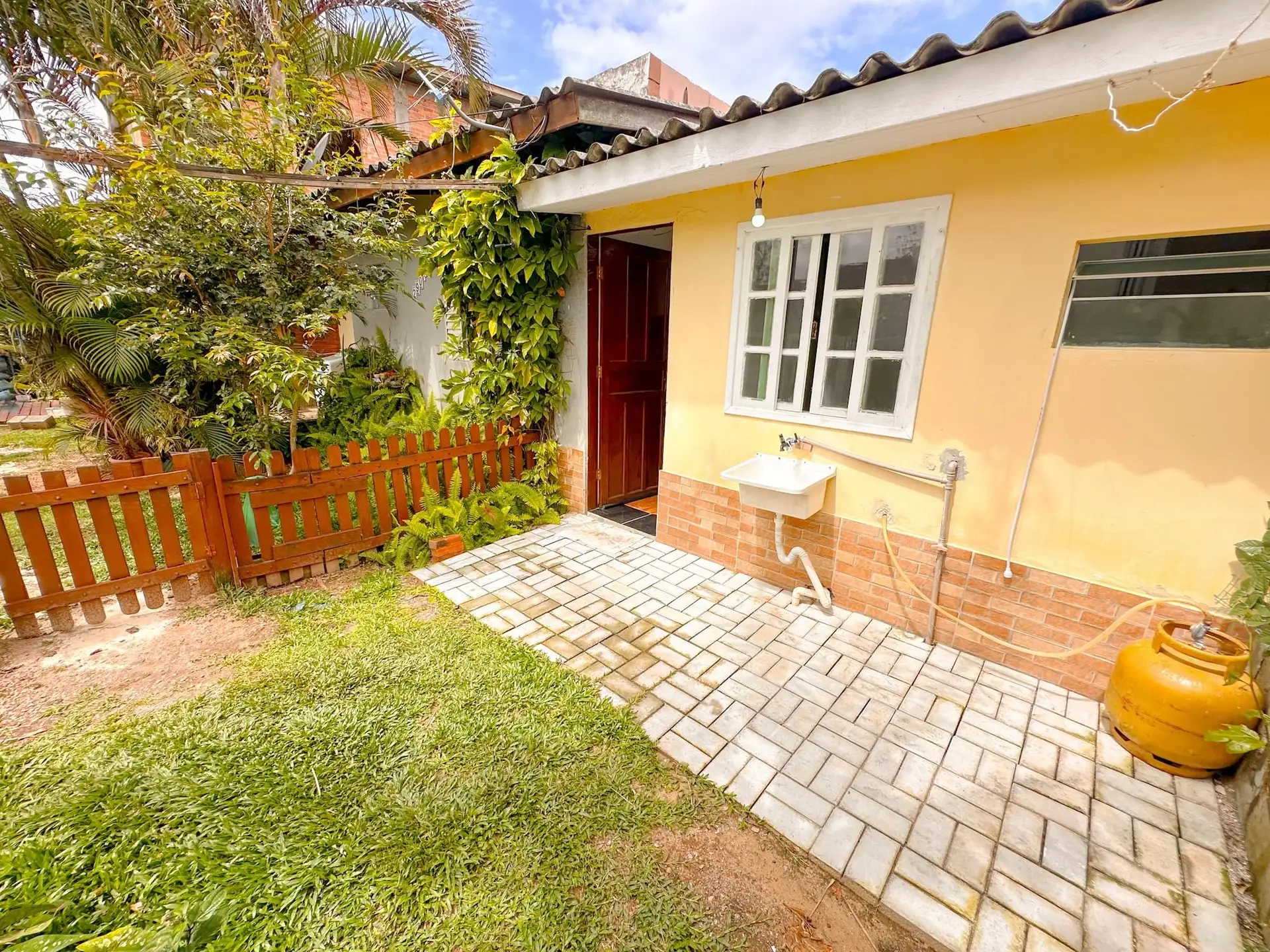 Furnished studio with 1 bedroom and private garden — photo 9