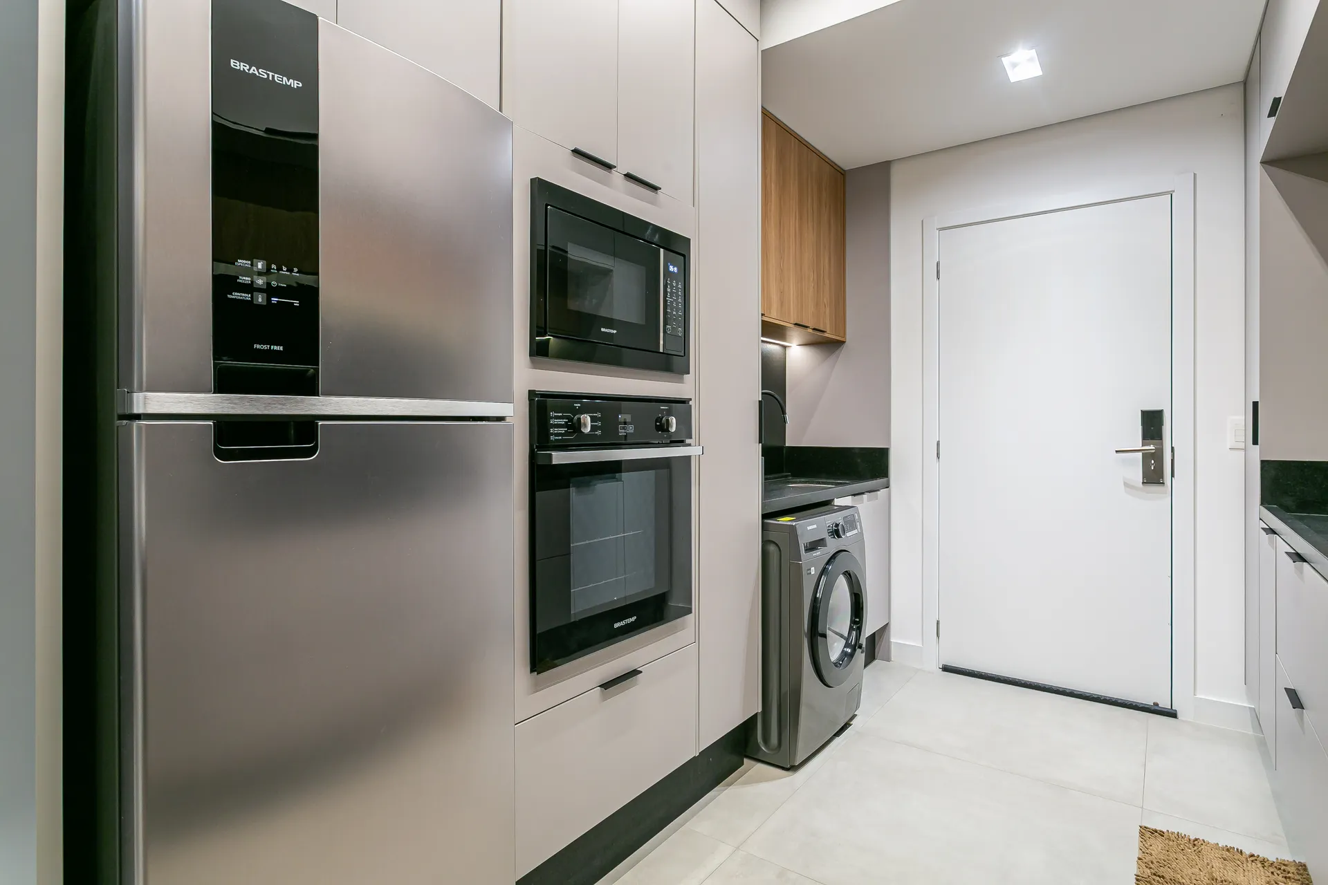 Furnished studio with open-plan kitchen and 39 m² — photo 7