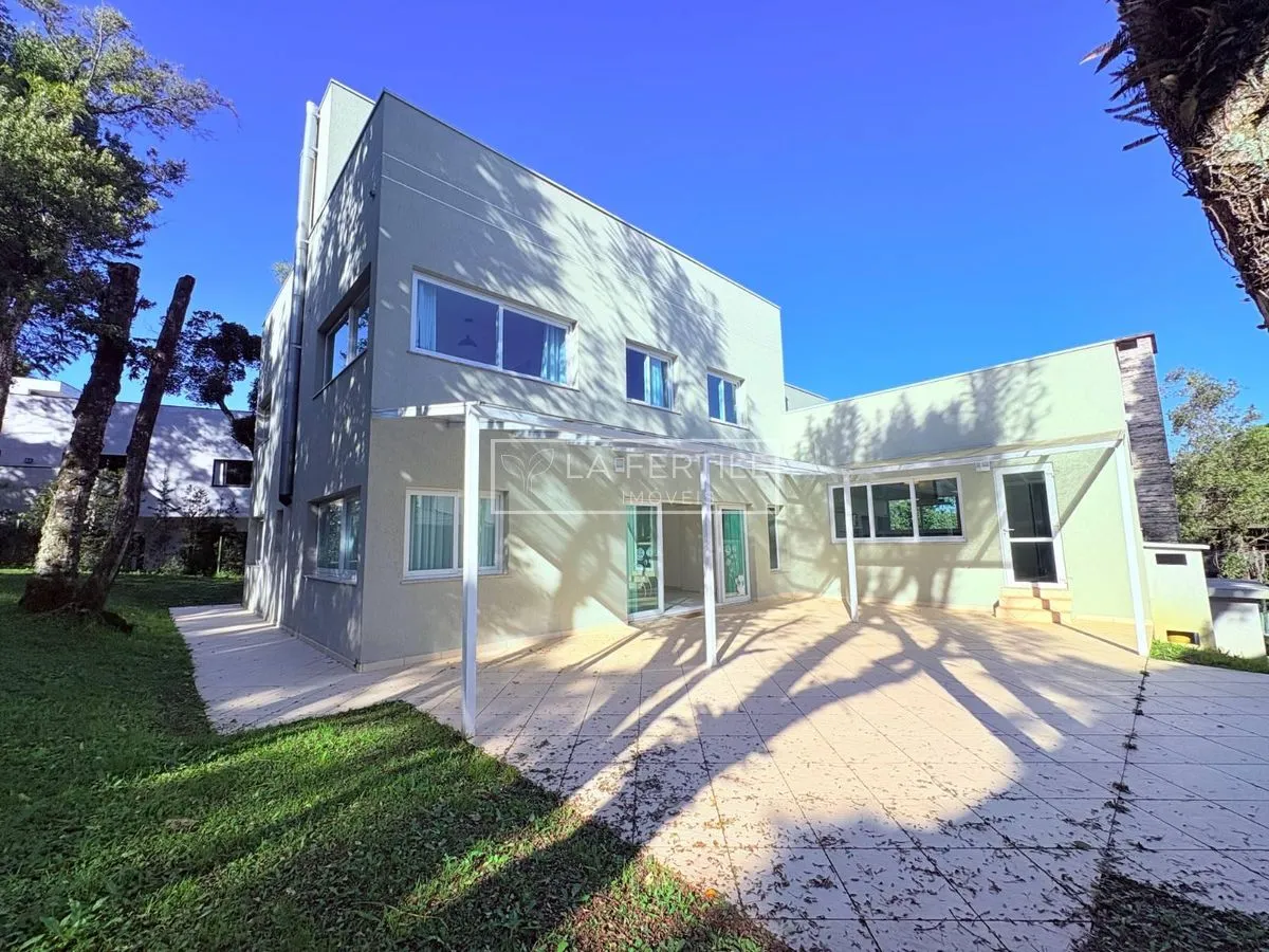 Будинок на 5 спалень із 2 ванними при кімнаті, 400 м² — photo 2