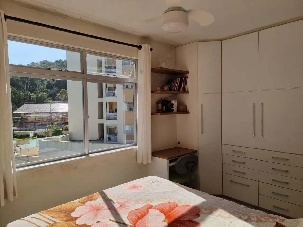 2-bedroom apartment with a closed-off kitchen — photo 8