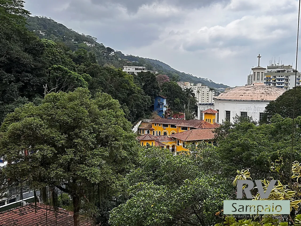 One-bedroom apartment with a mountain view in Rio de Janeiro — photo 13
