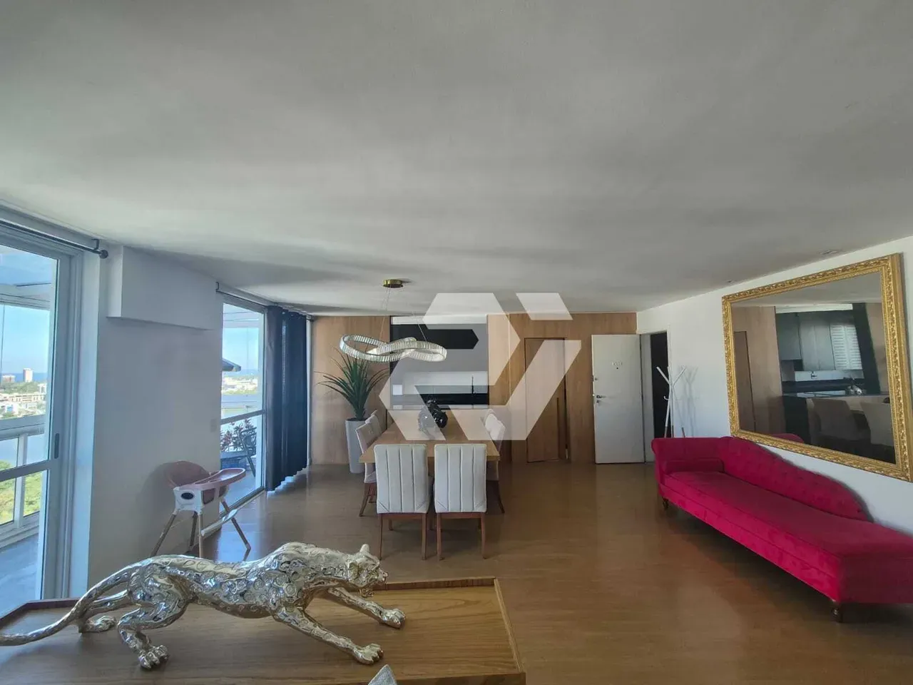 Furnished 4-bedroom apartment with building pool — photo 9