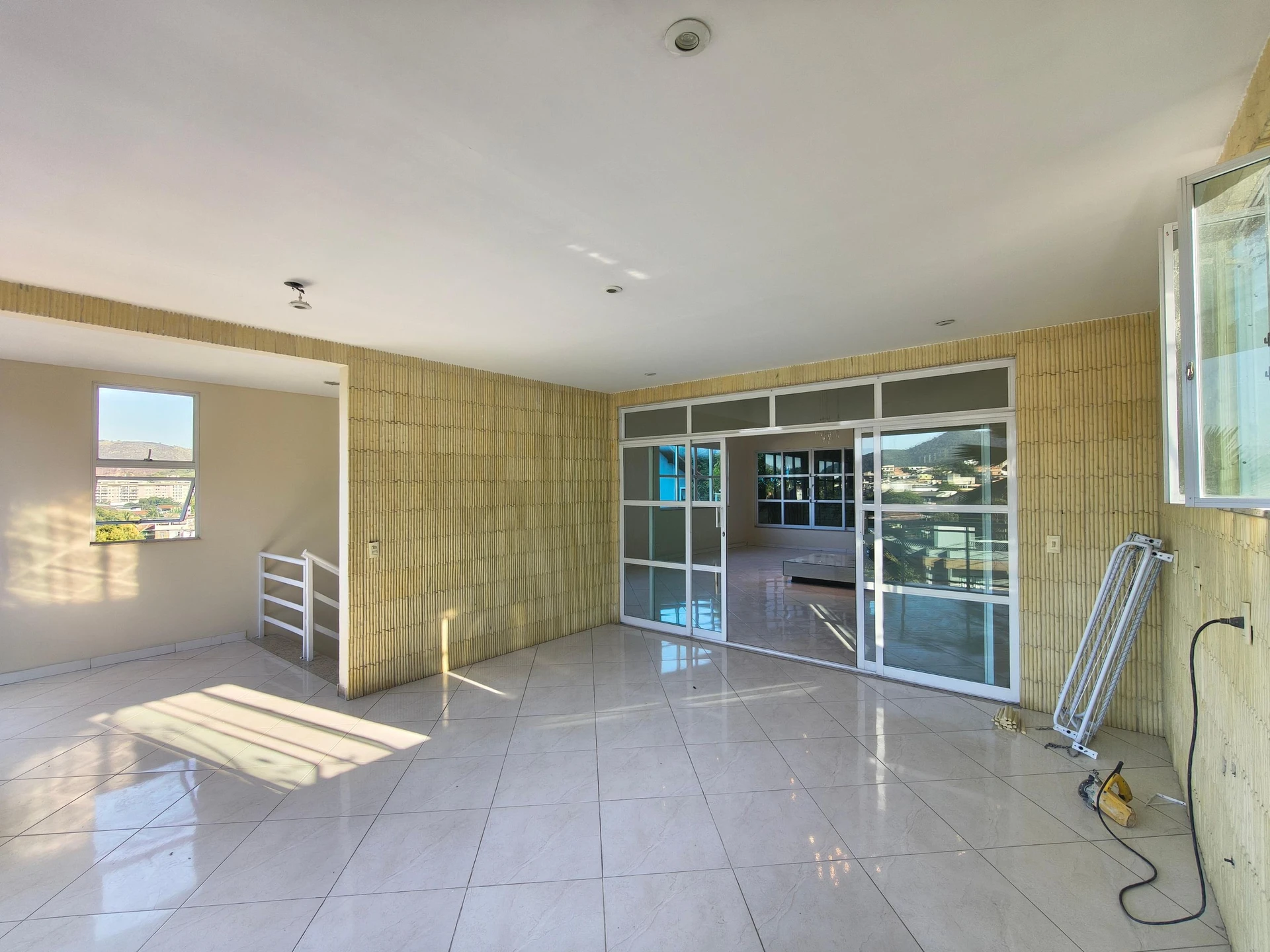 Condo house with 3 bedrooms and a balcony — photo 33
