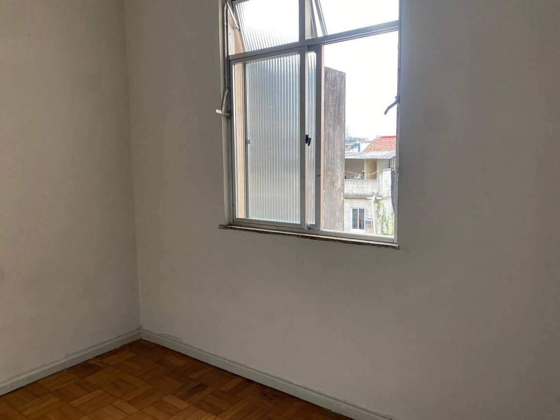 Unfurnished 3-bedroom apartment with 1 bathroom — photo 10
