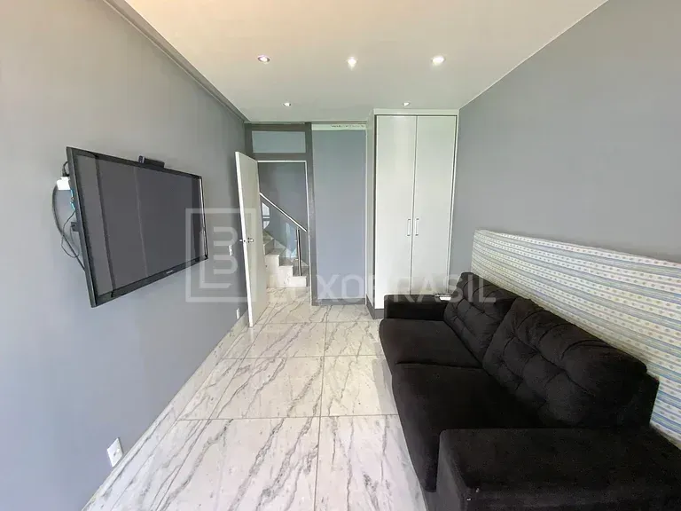 Furnished 3-bedroom apartment with enclosed glass balcony — photo 21