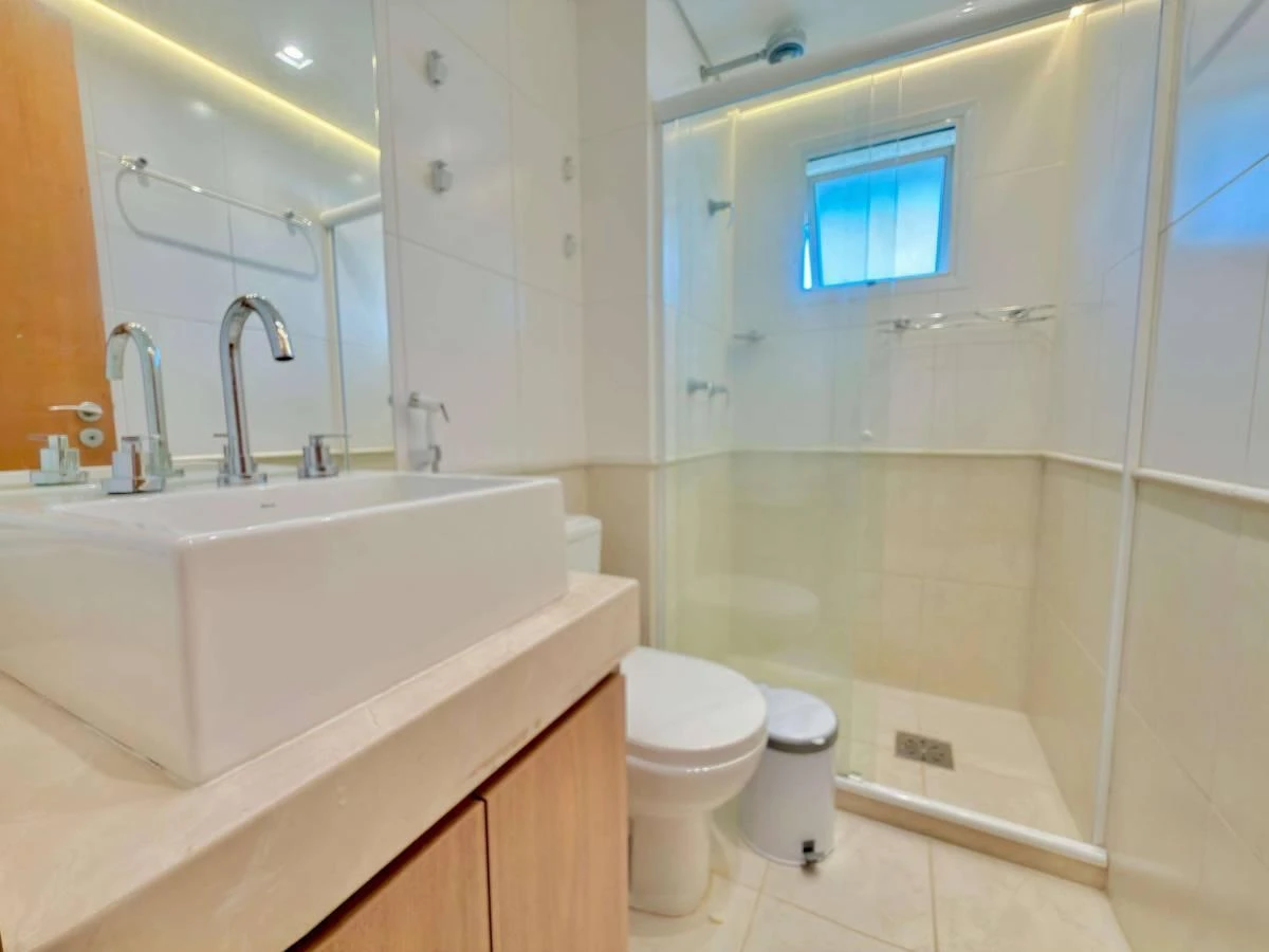 3-bedroom apartment in a building with a gym — photo 17