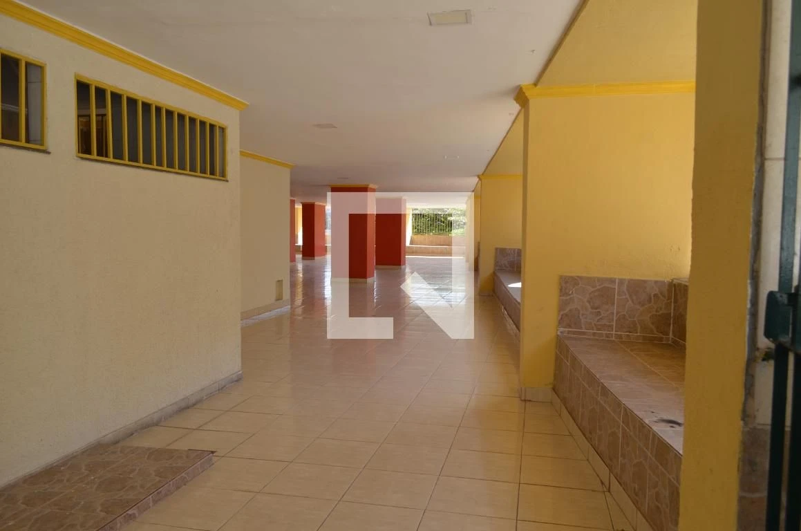 3-bedroom apartment in a building with a pool — photo 5